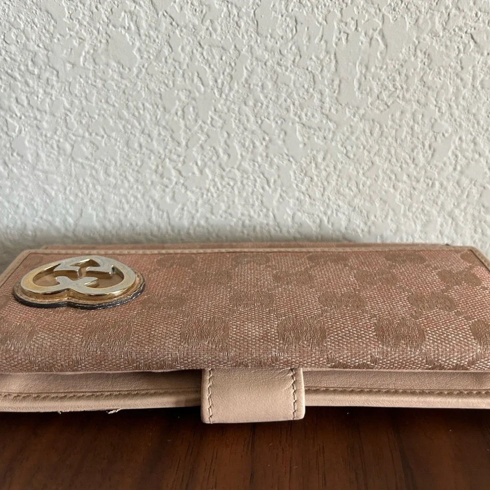 Gucci Pink Monogram Lovely Heart Wallet with Heart Detail - Picture 13 of 13